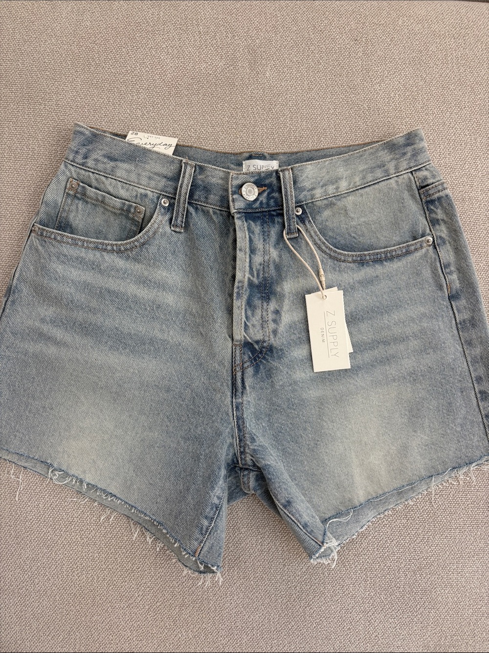 Z Supply mid-length mid rise shorts